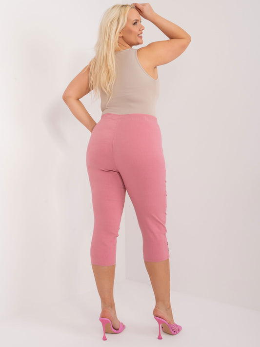 Brudnoróżowe spodnie plus size z nogawką 3/4