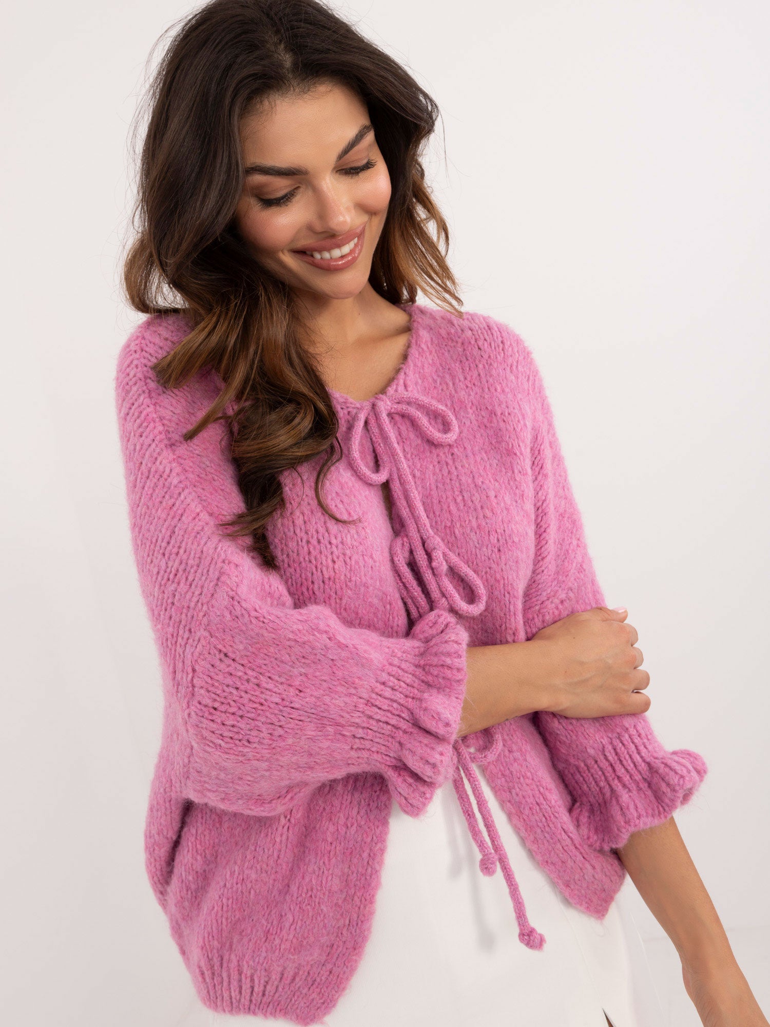 Brudnoróżowy casualowy sweter oversize z rękawem 3/4