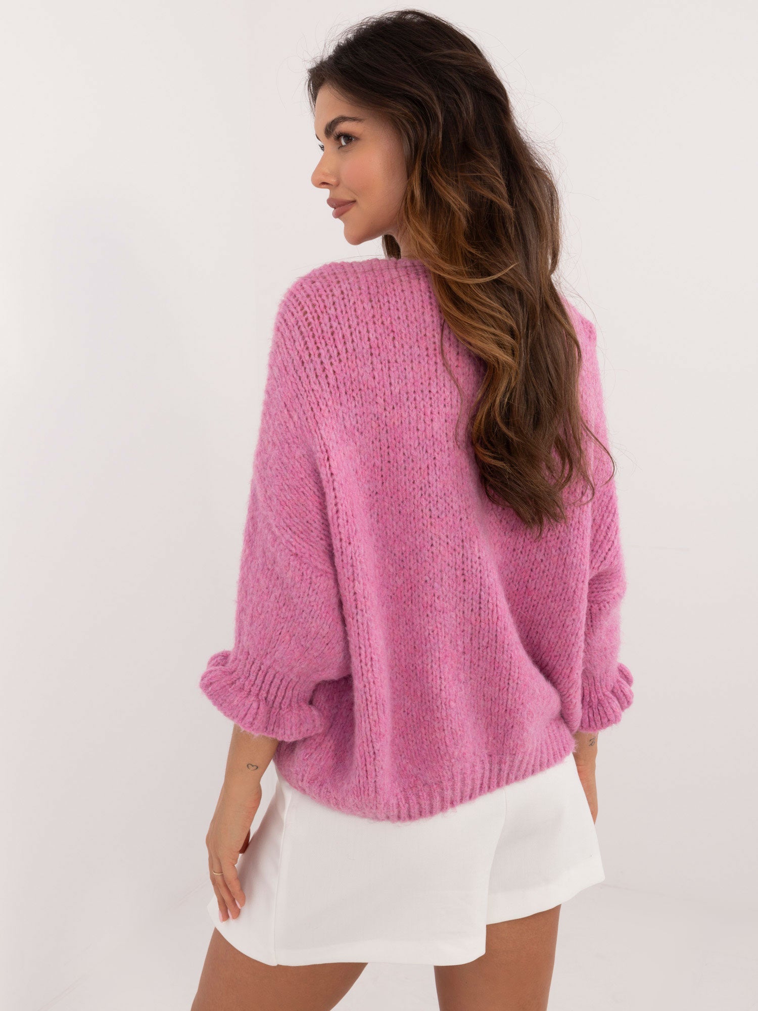Brudnoróżowy casualowy sweter oversize z rękawem 3/4