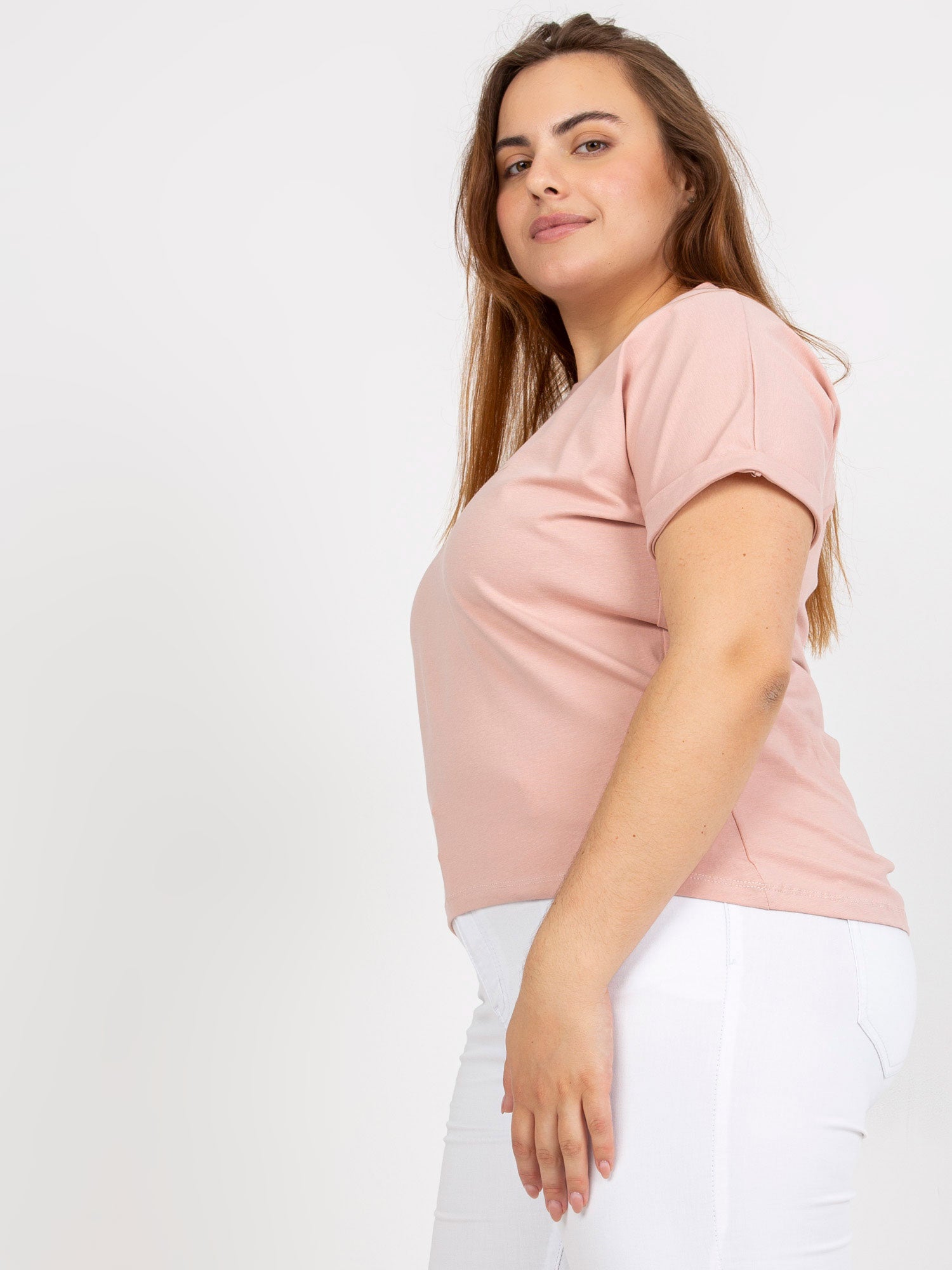 Brudnoróżowy t-shirt plus size z napisem