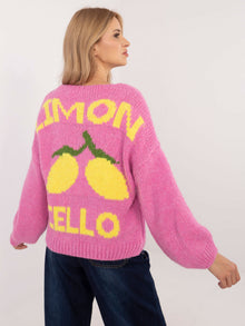 Brudnoróżowy sweter z nadrukiem na plecach