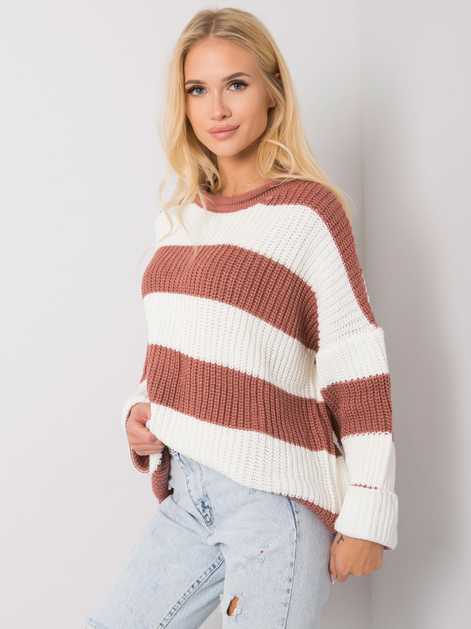 Brudnoróżowy sweter z wełną