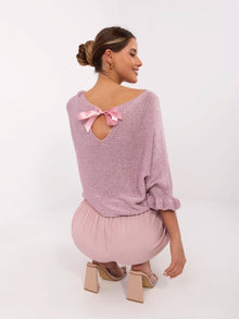 Brudnoróżowy elegancki sweter o kroju nietoperza