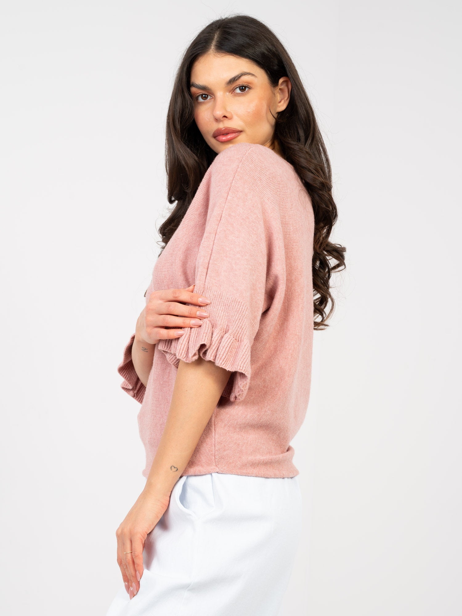 Brudnoróżowy damski sweter oversize z rękawem 3/4