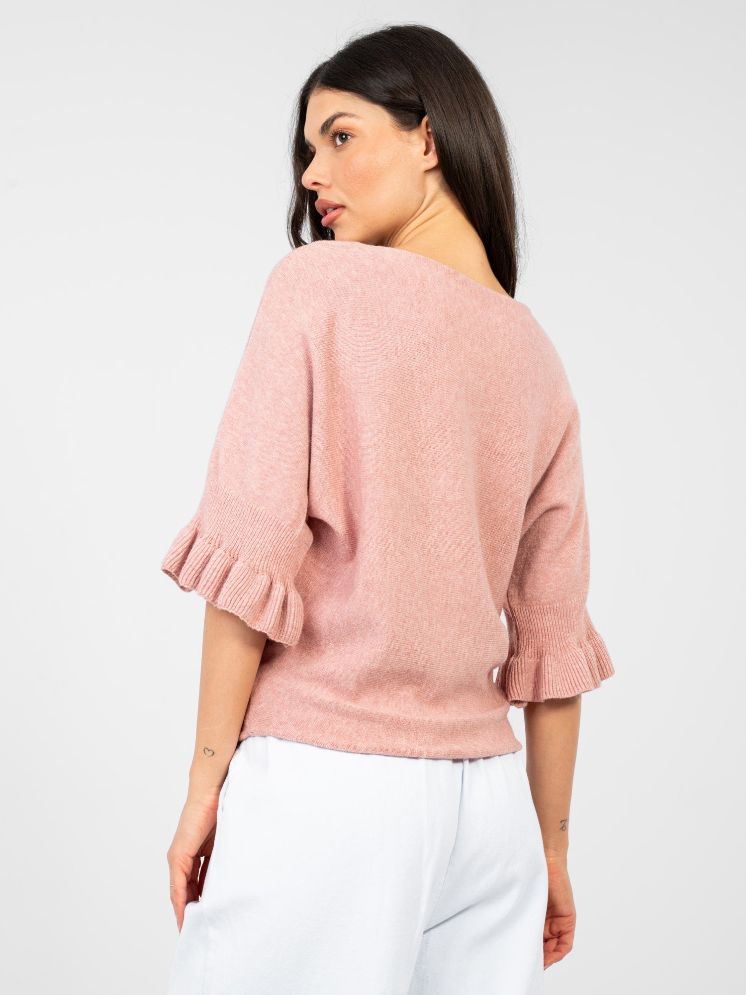 Brudnoróżowy damski sweter oversize z rękawem 3/4