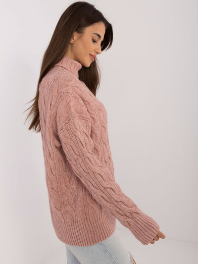 Brudnoróżowy sweter golf z ażurowym wzorem