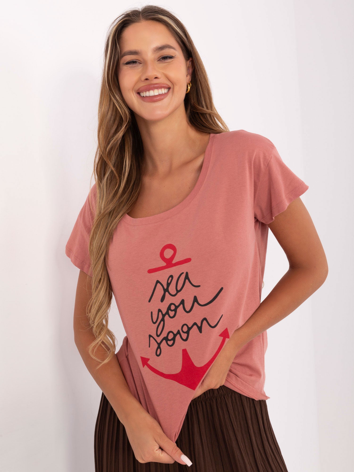 Brudnoróżowy damski t-shirt z bawełny