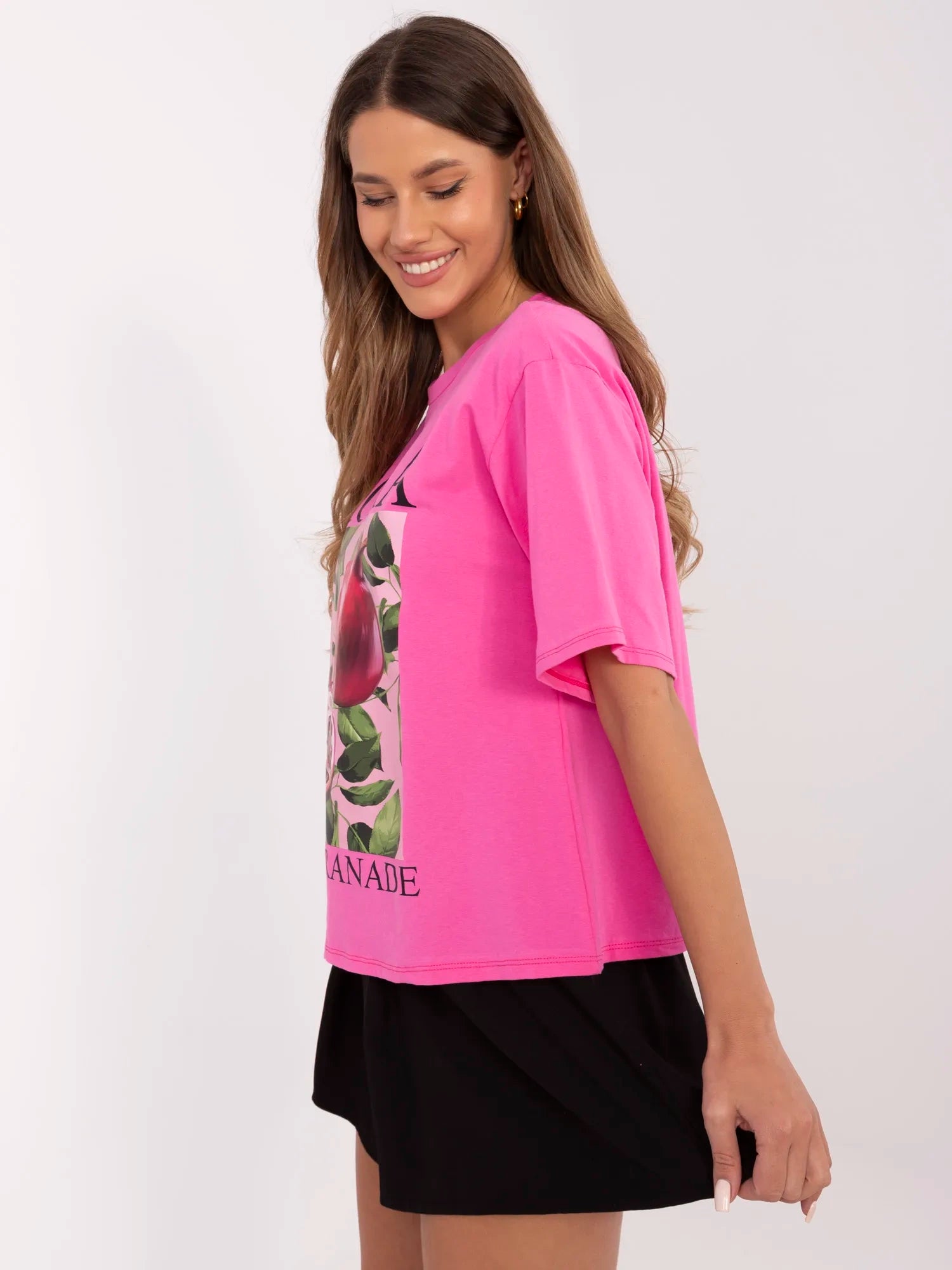 Brudnoróżowy damski t-shirt oversize z napisem