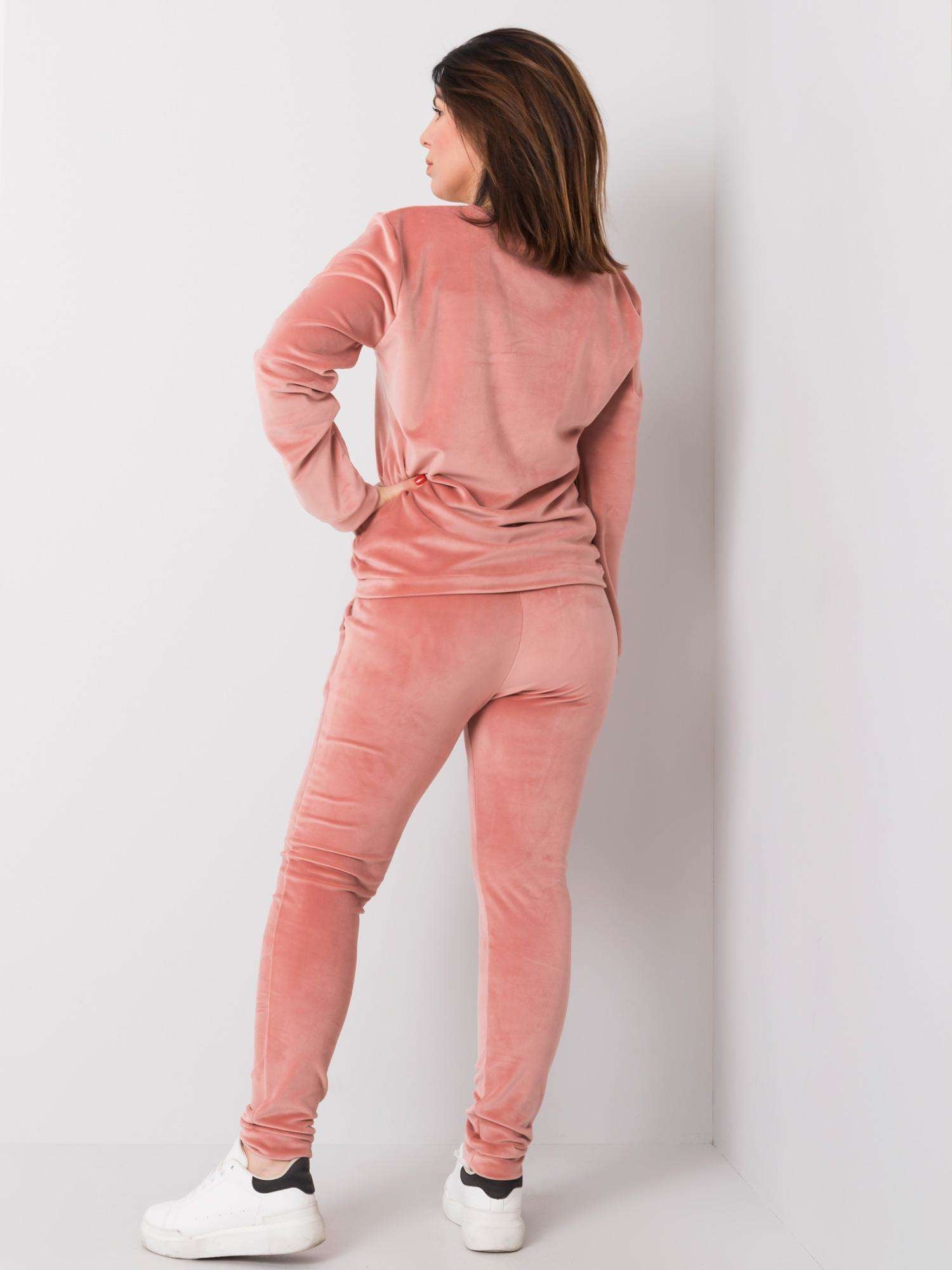 Brudnoróżowy komplet welurowy plus size