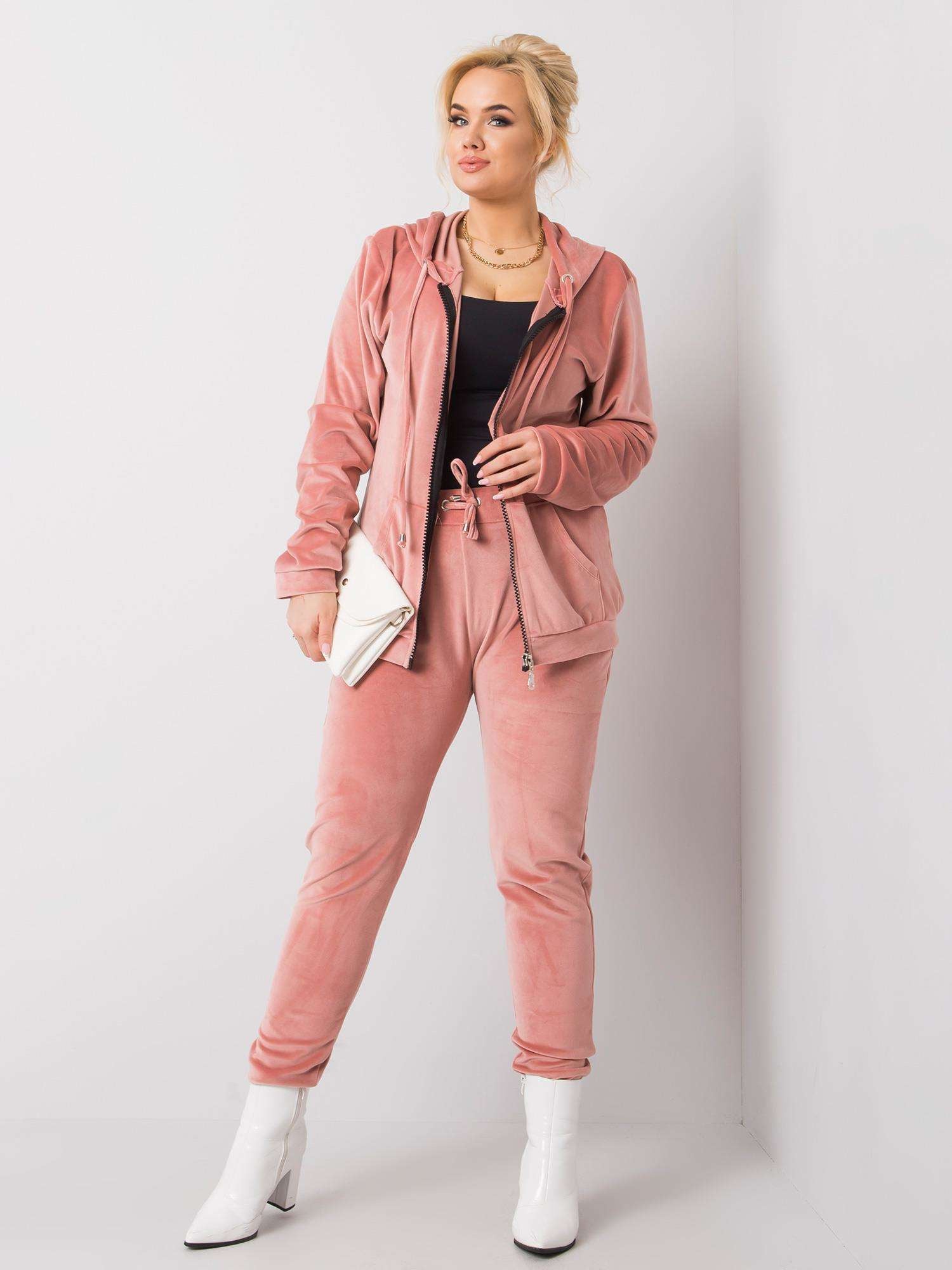 Brudnoróżowy komplet welurowy plus size