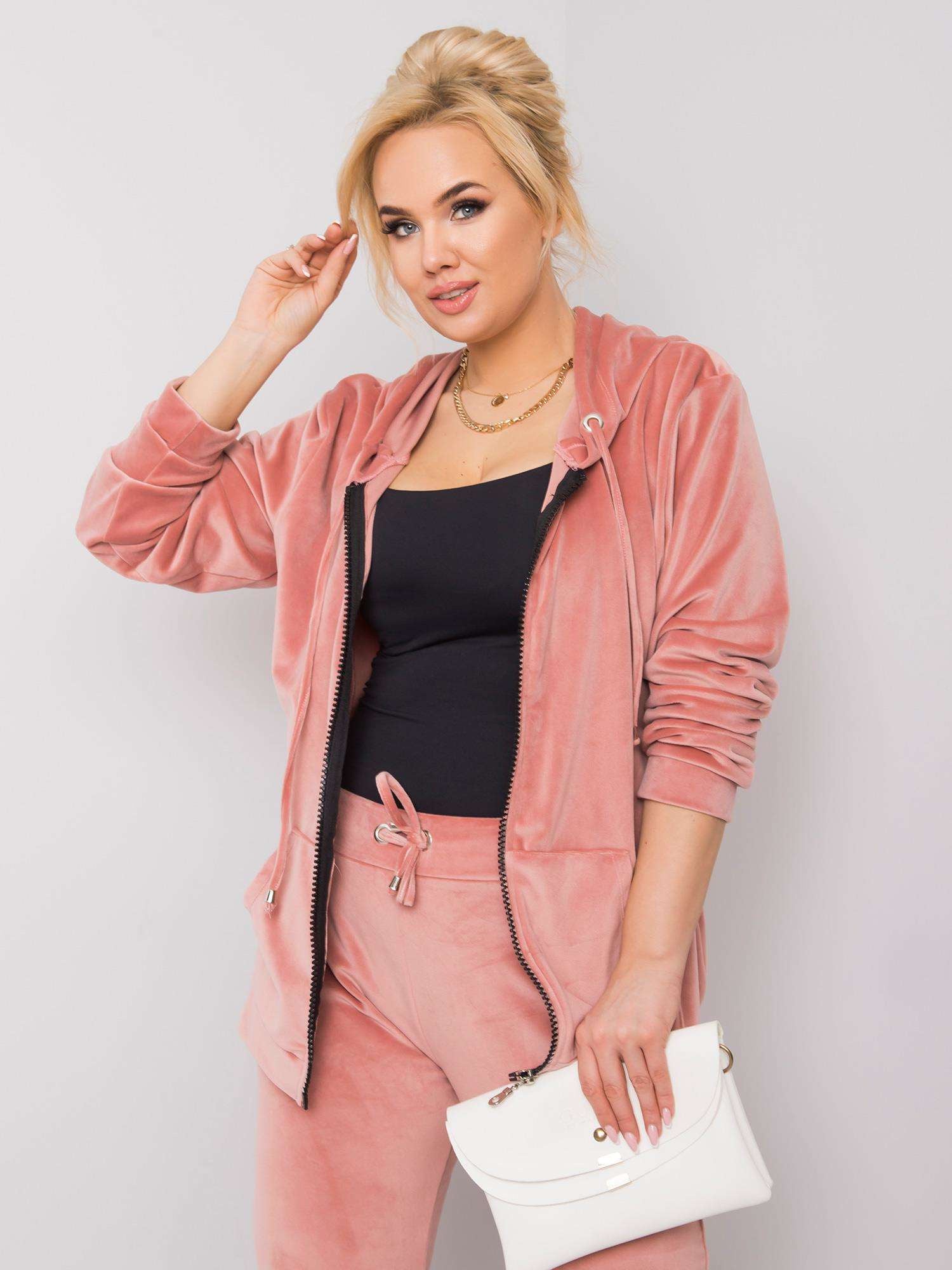 Brudnoróżowy komplet welurowy plus size