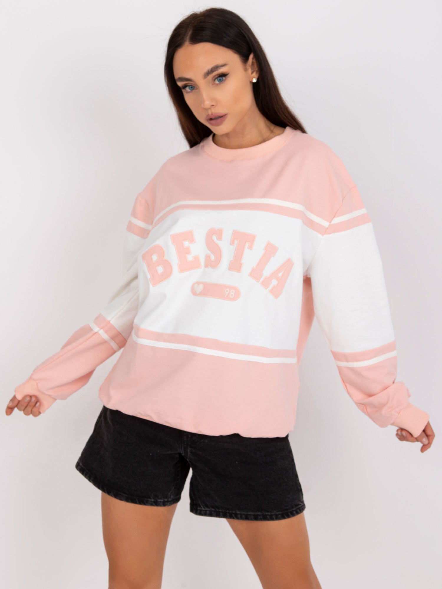 Brzoskwiniowa bluza bez kaptura z napisem