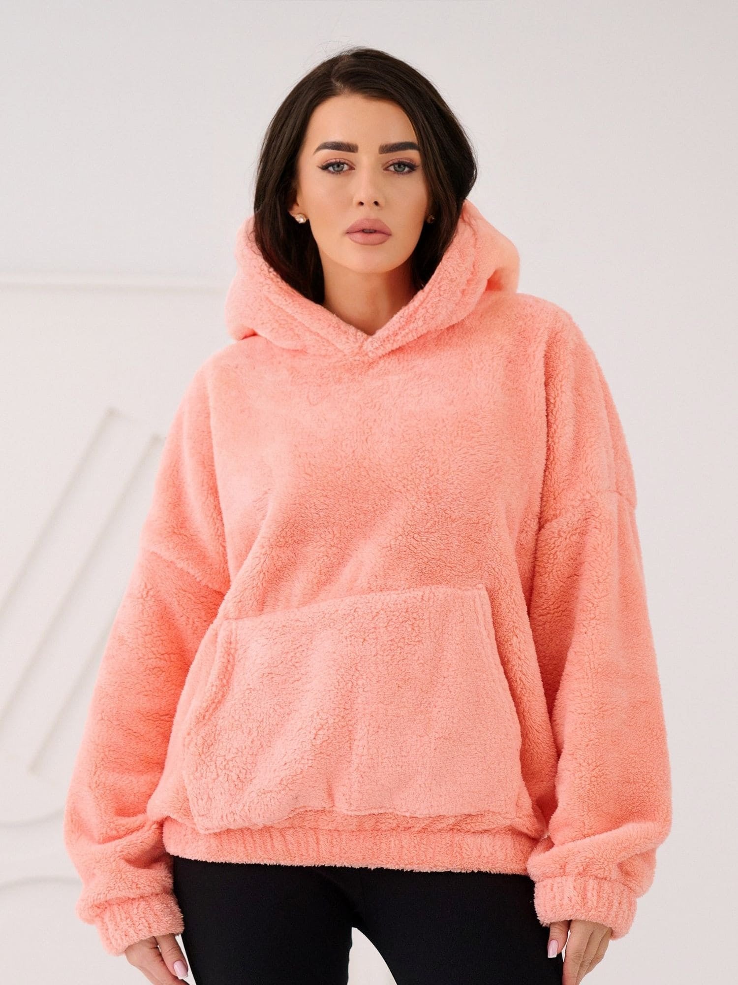 Brzoskwiniowa futrzana bluza kangurka