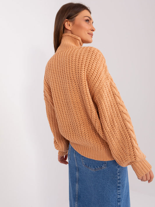Brzoskwiniowy sweter oversize z warkoczami