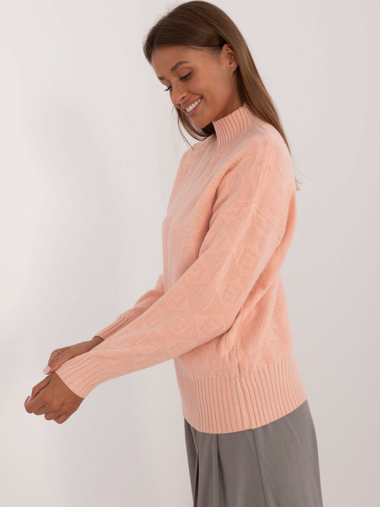 Brzoskwiniowy wzorzysty sweter z półgolfem
