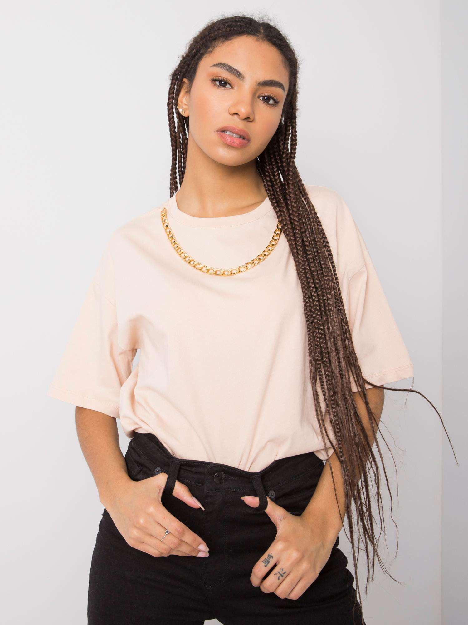 RUE PARIS Brzoskwiniowy t-shirt z naszyjnikiem