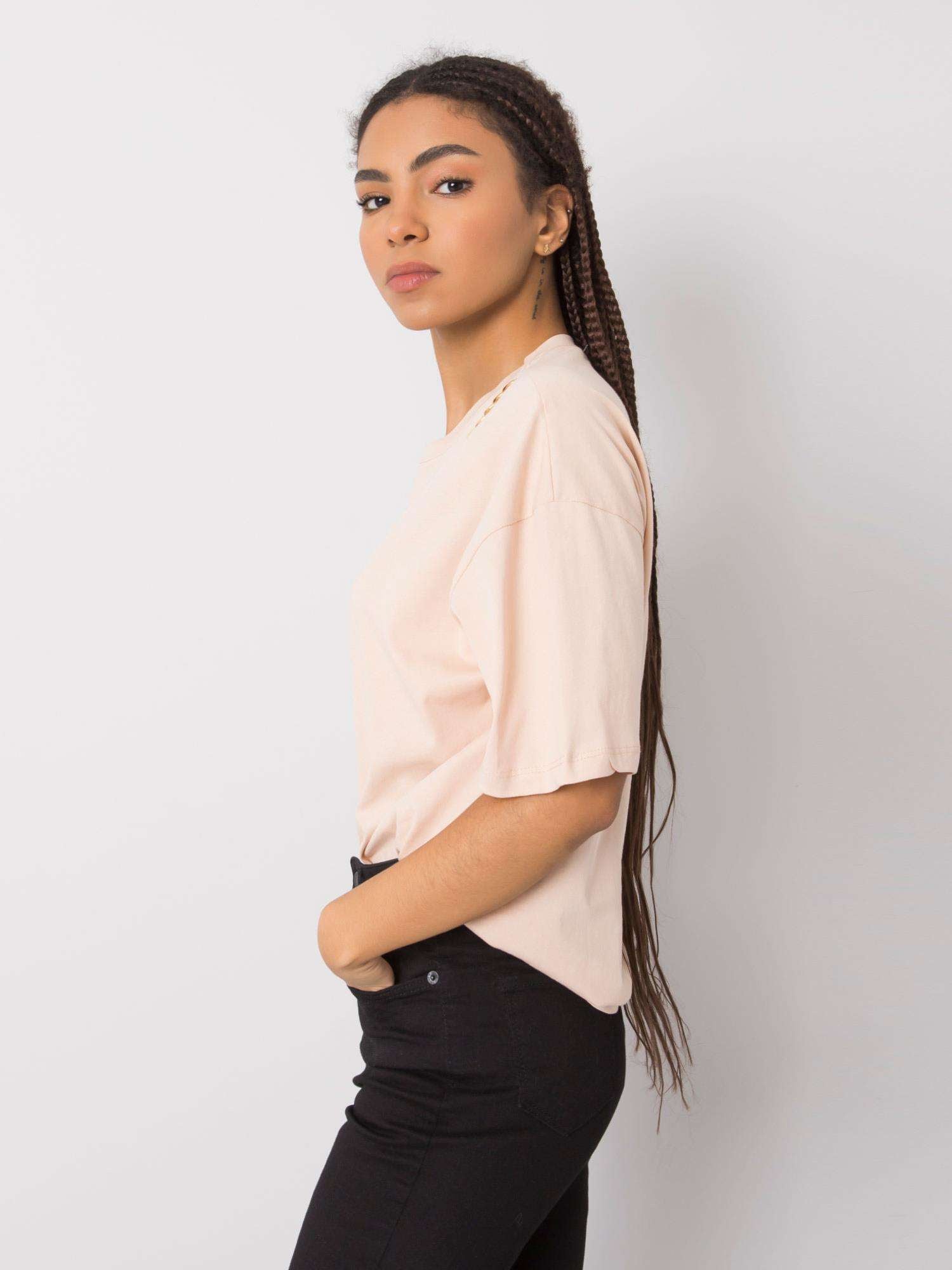 RUE PARIS Brzoskwiniowy t-shirt z naszyjnikiem