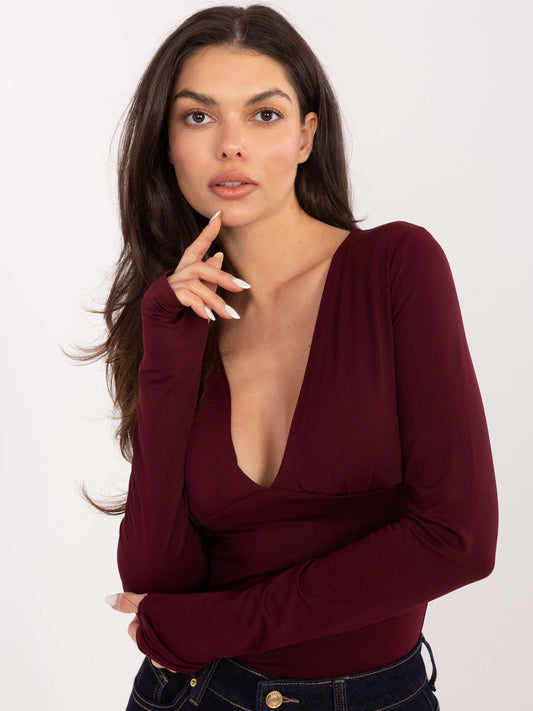 Burgundowa elegancka bluzka z wszytymi miseczkami