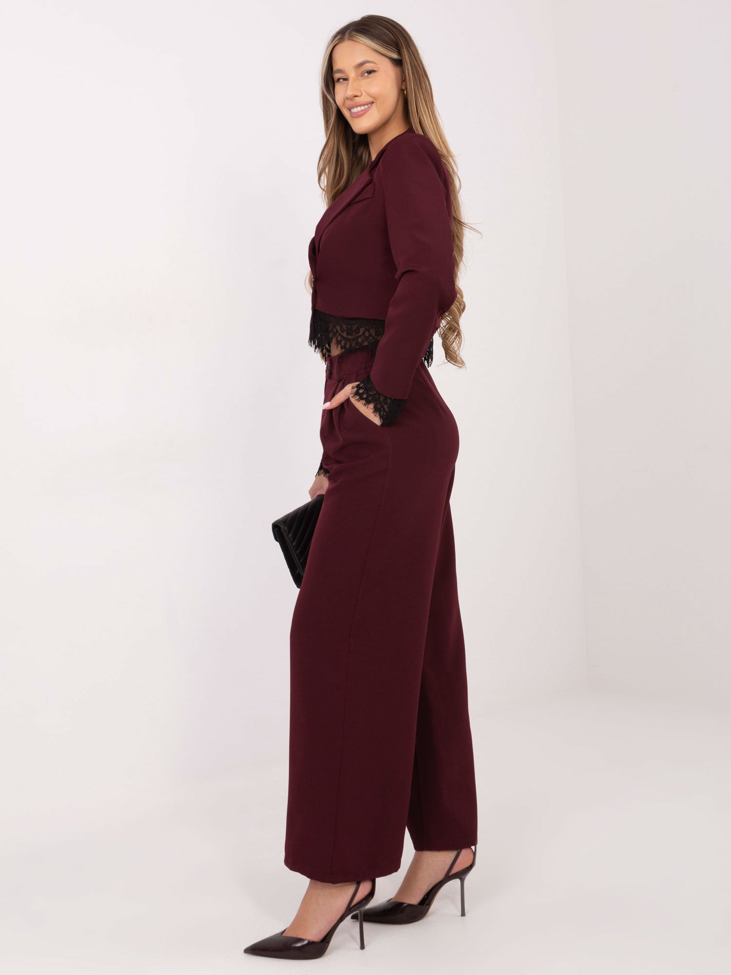 Burgundowa elegancka marynarka z koronką