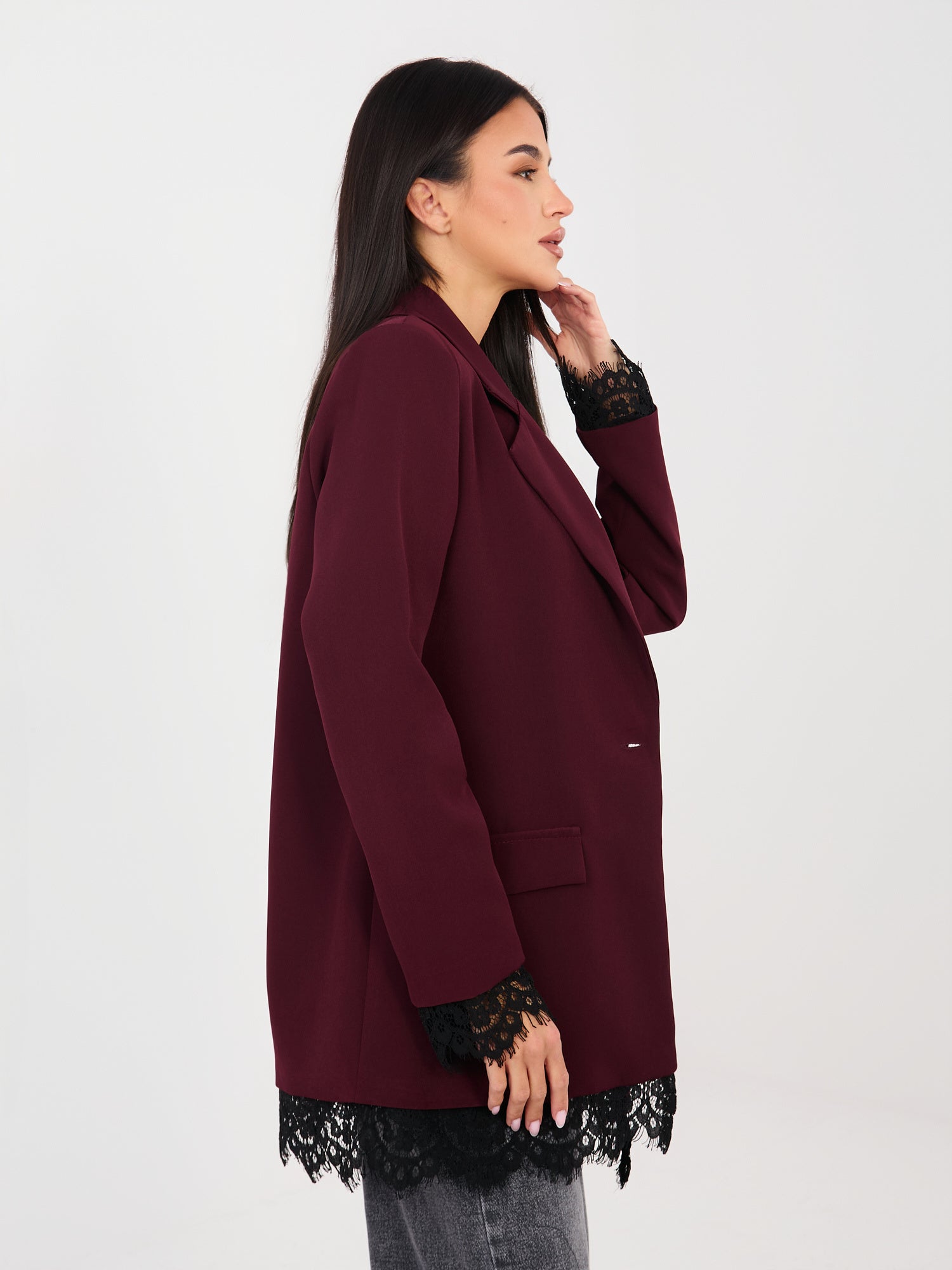 Burgundowa elegancka marynarka z koronką