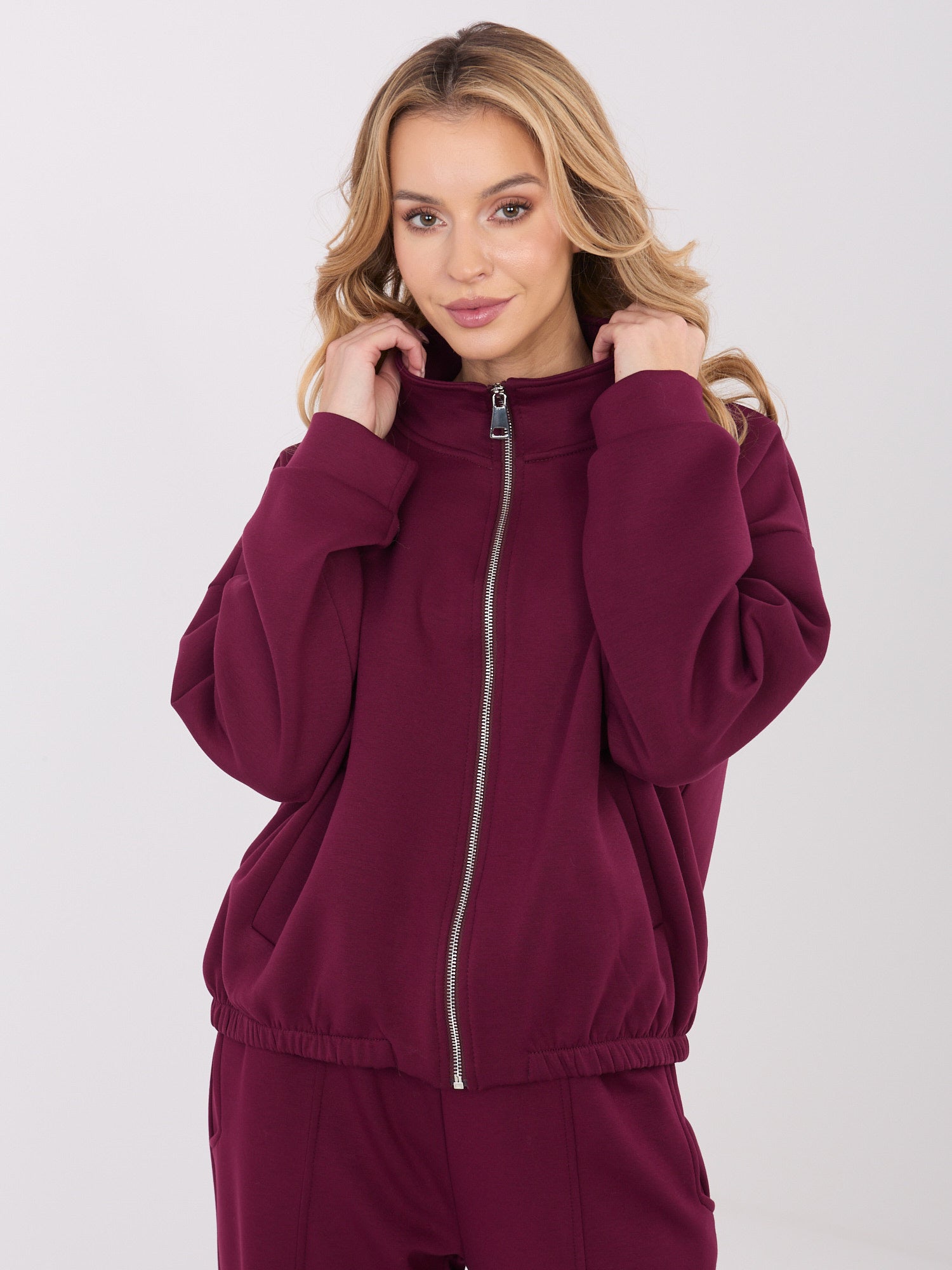Burgundowa rozpinana bluza z gumką na dole
