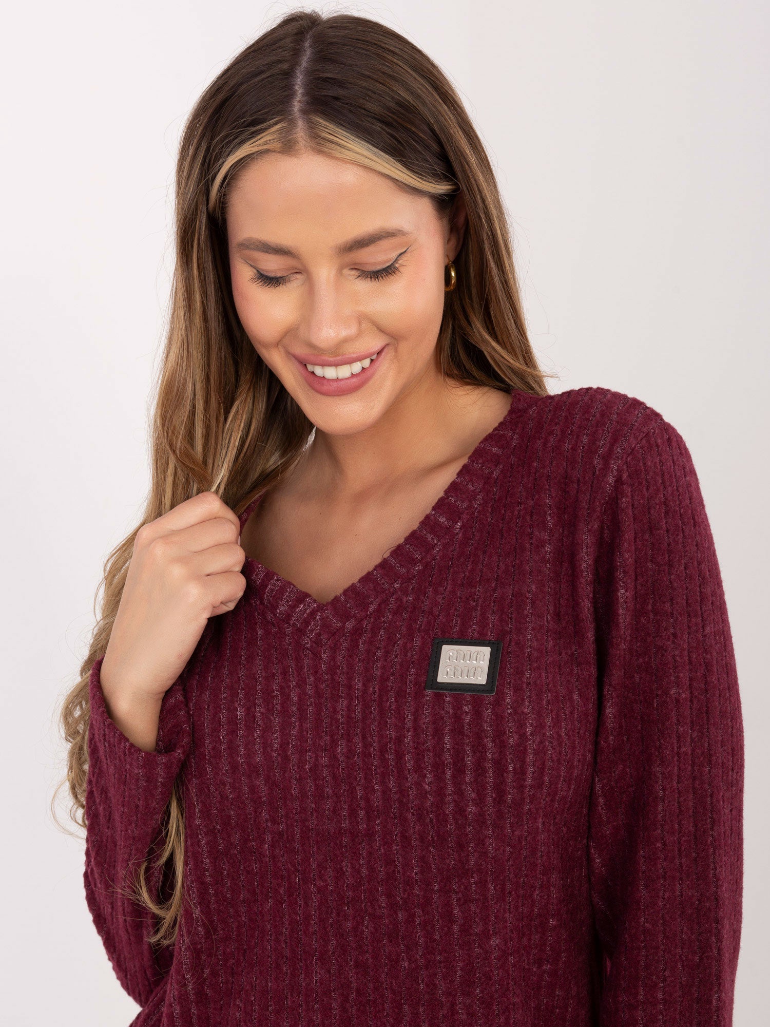 Burgundowy damski sweter w szeroki prążek