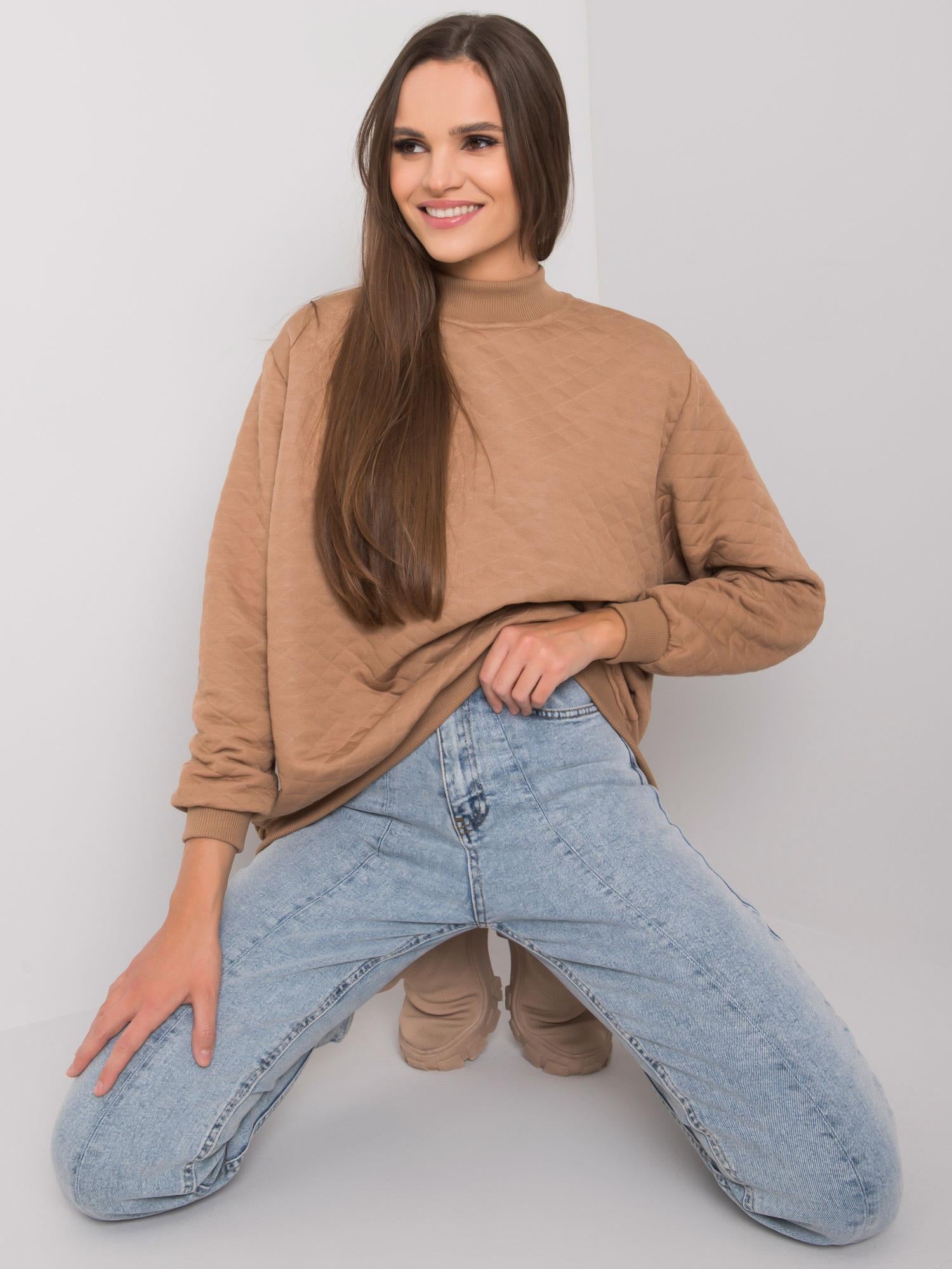 Camelowa luźna bluza z pikowaniem