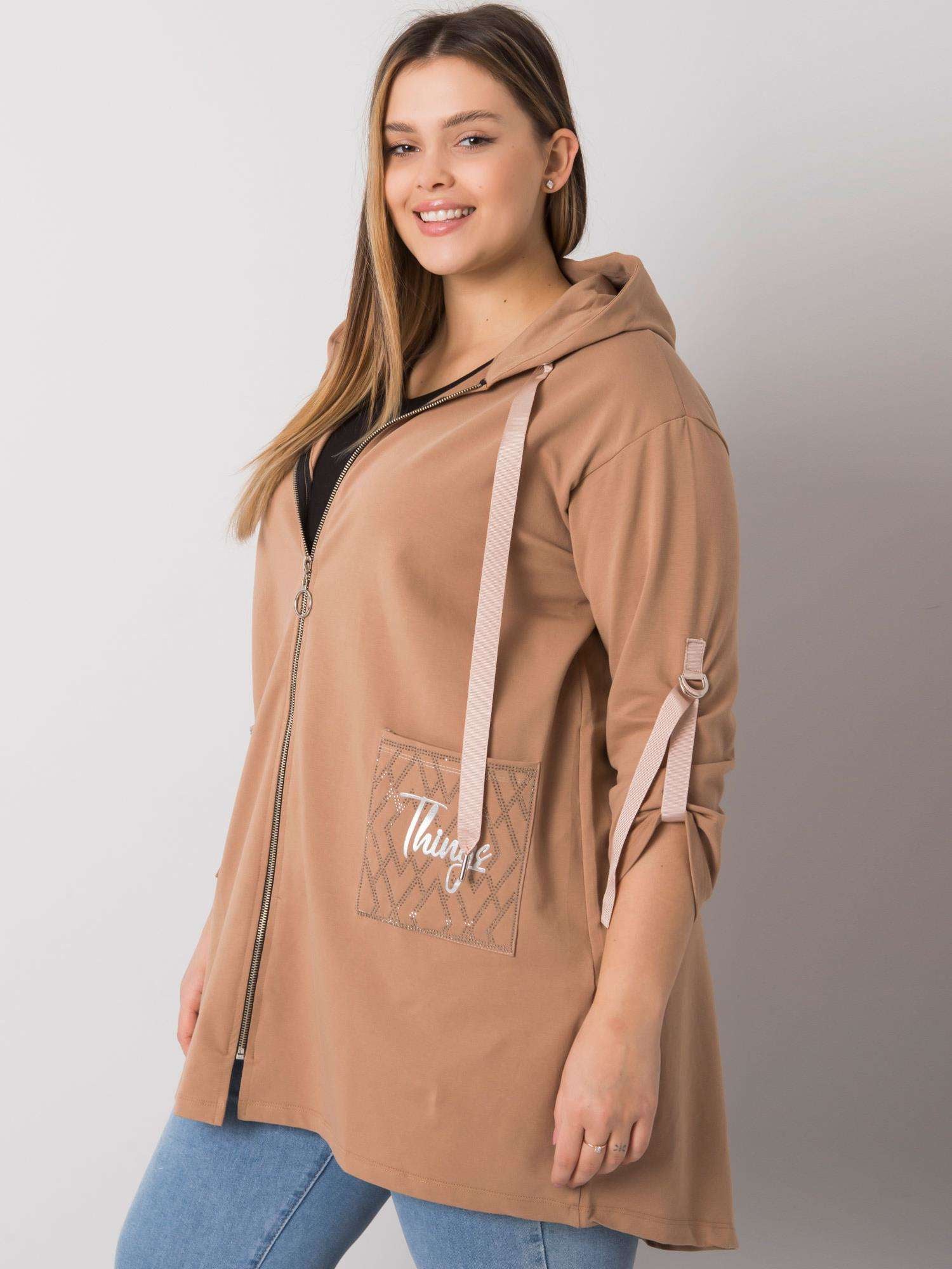 Camelowa bluza plus size z kapturem i aplikacjami