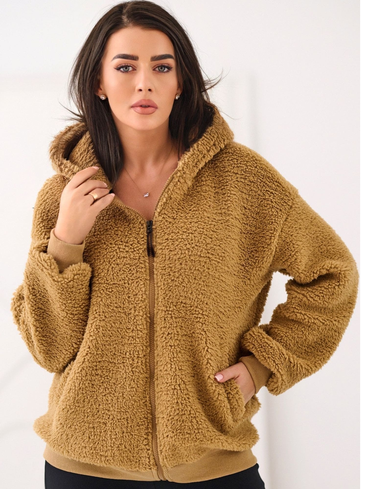 Camelowa damska bluza baranek z suwakiem