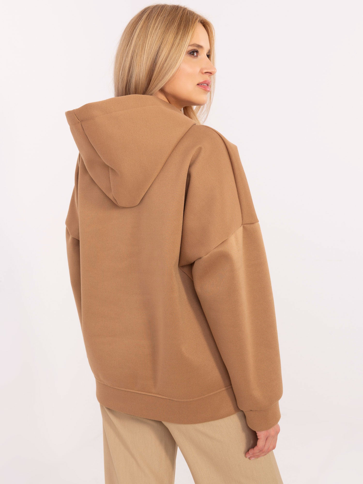 Camelowa damska bluza oversize z kieszenią