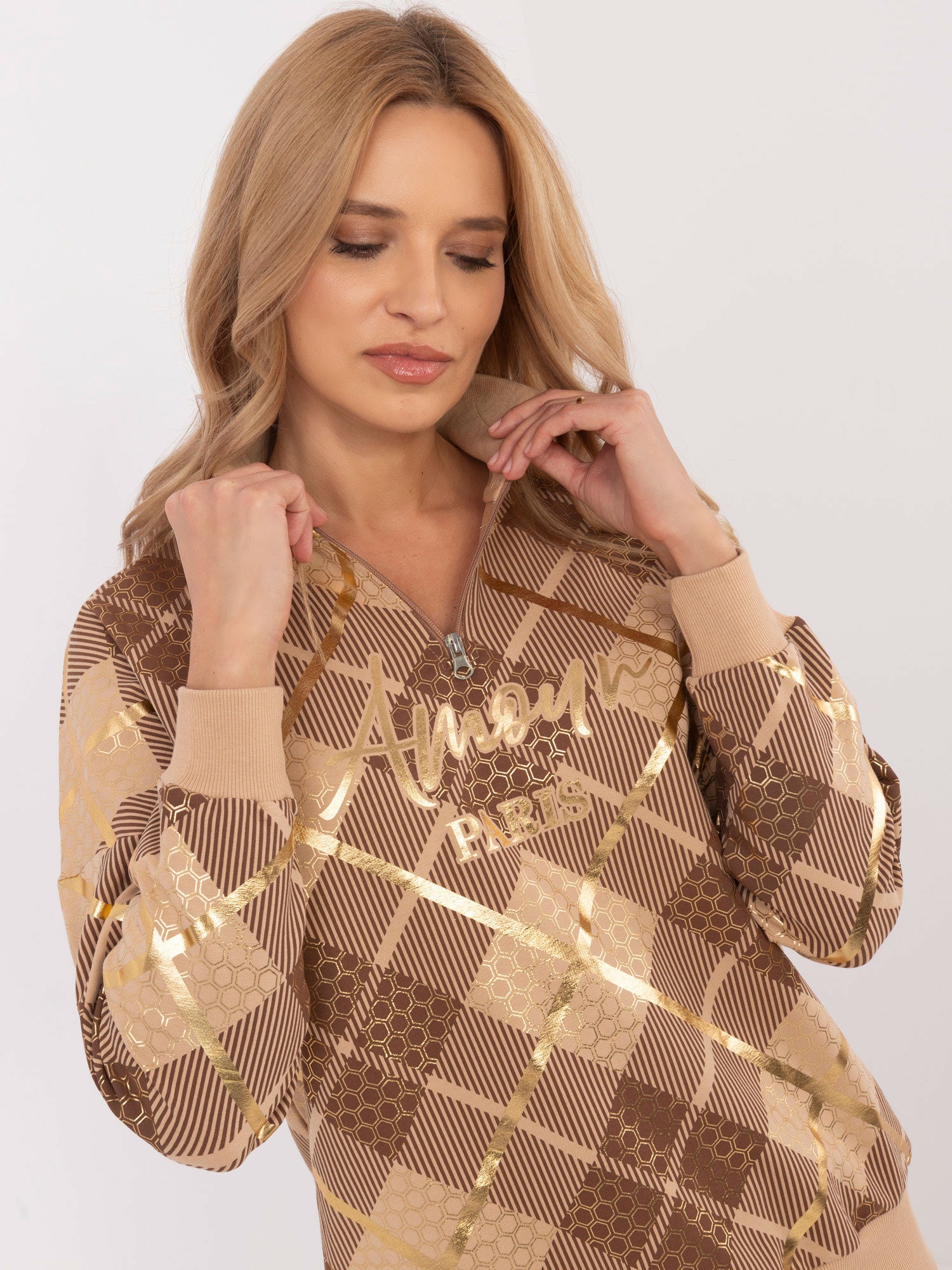 Camelowa bawełniana bluza z napisem