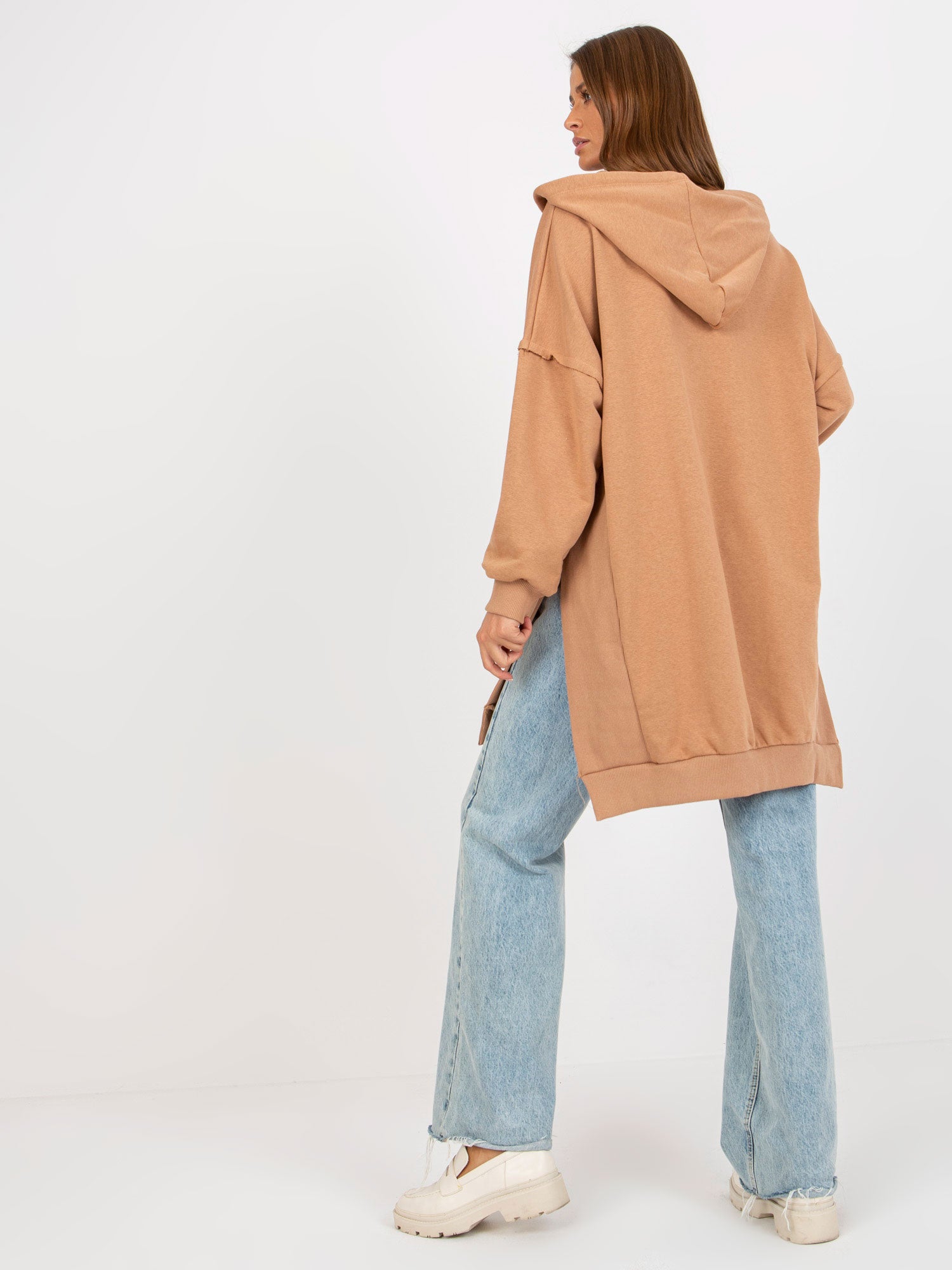 Camelowa długa bluza oversize z kapturem i rozcięciami