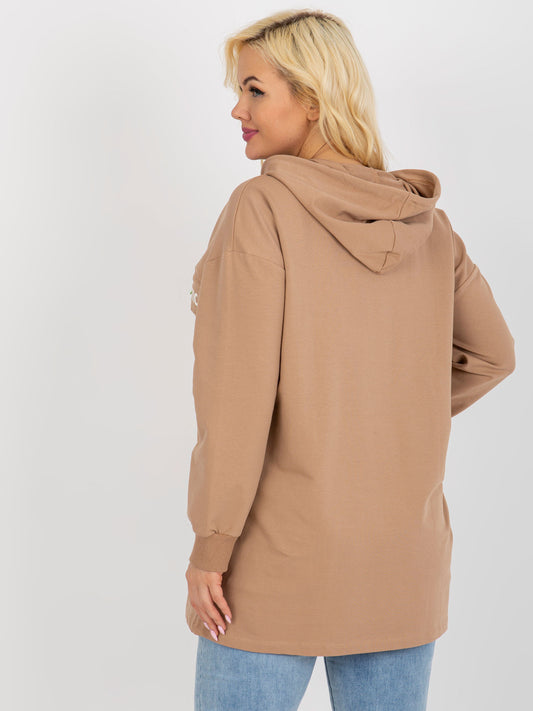 Camelowa dłuższa bluza plus size z kapturem