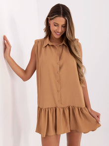 RUE PARIS Camelowa mini sukienka z guzikami