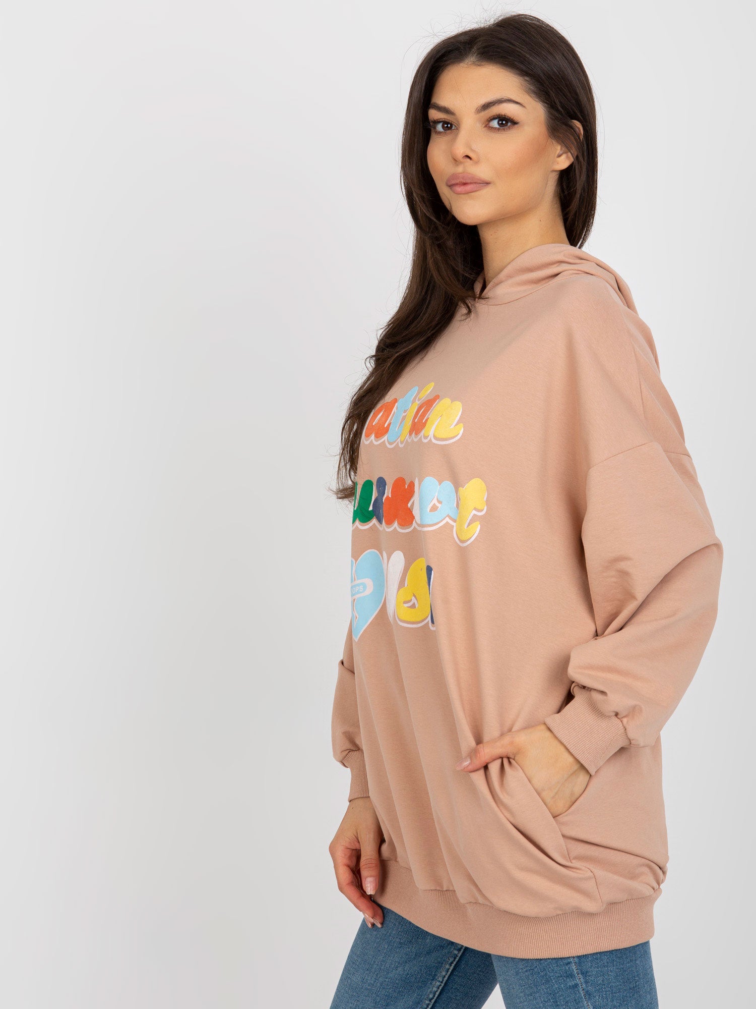 Camelowa oversize bluza z nadrukiem i kapturem