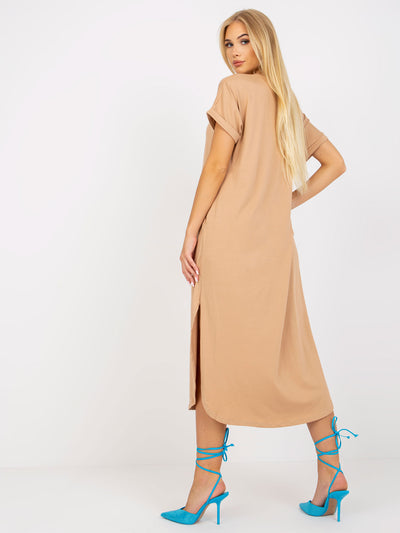 OCH BELLA Camelowa sukienka oversize z kieszeniami