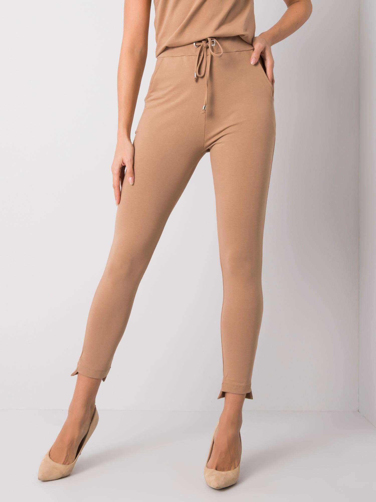 Camelowe spodnie dresowe basic