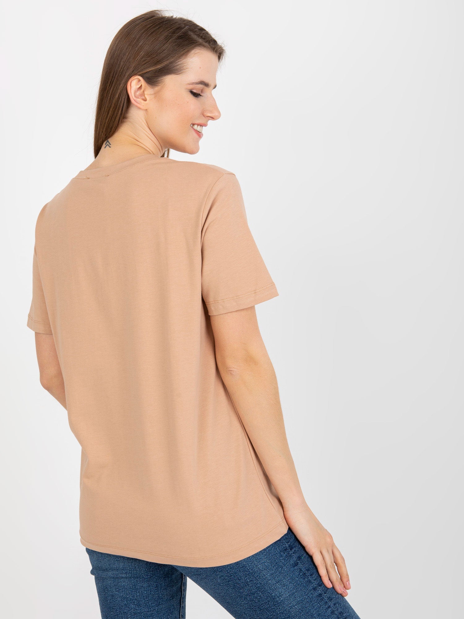Camelowy damski t-shirt z misiem i aplikacją 3D