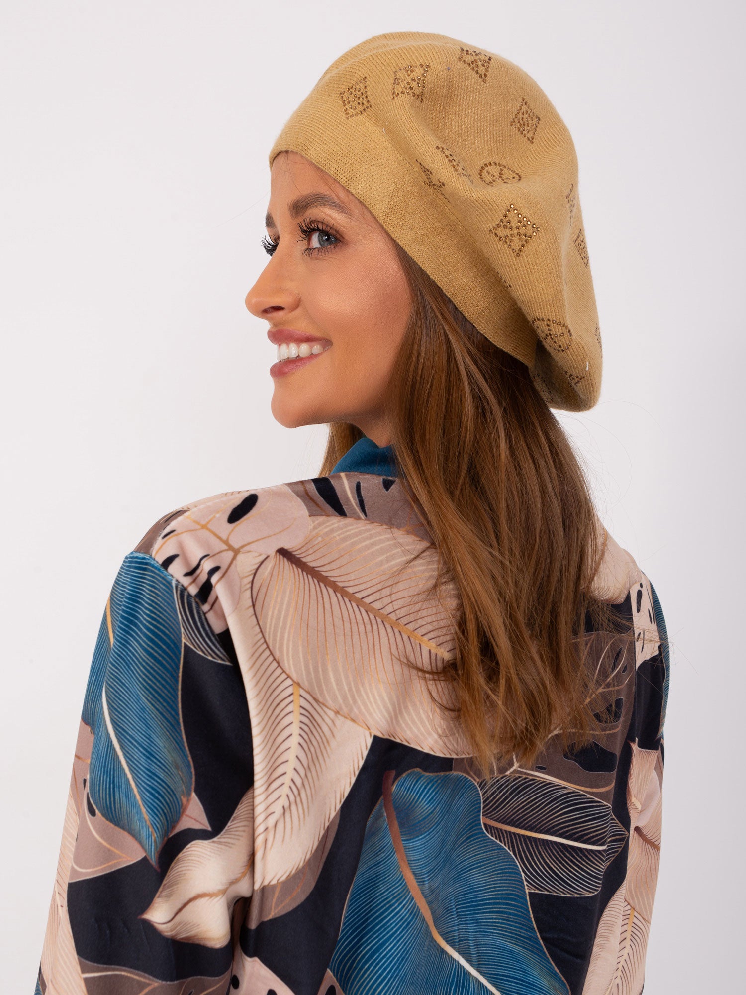 Camelowy beret damski