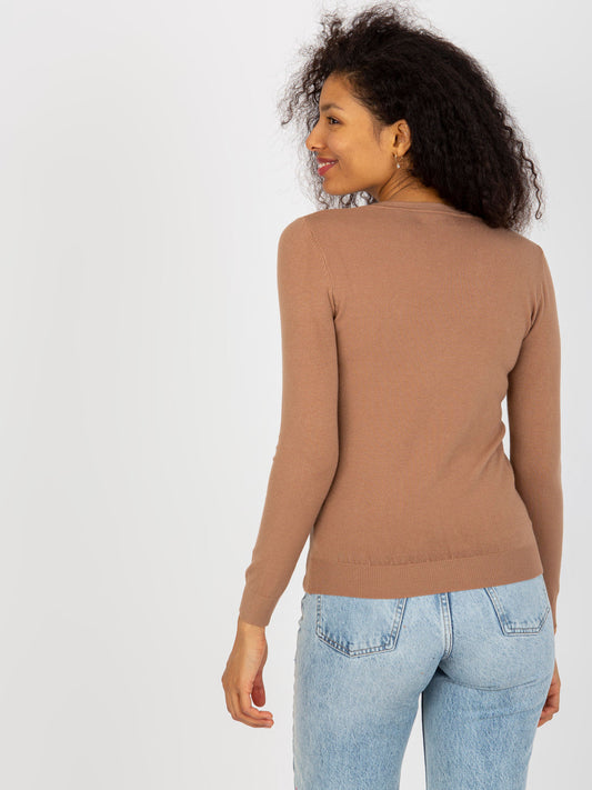 Camelowy gładki sweter klasyczny z okrągłym dekoltem