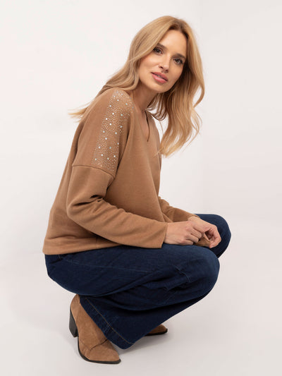 Camelowy damski sweter oversize z dekoltem V