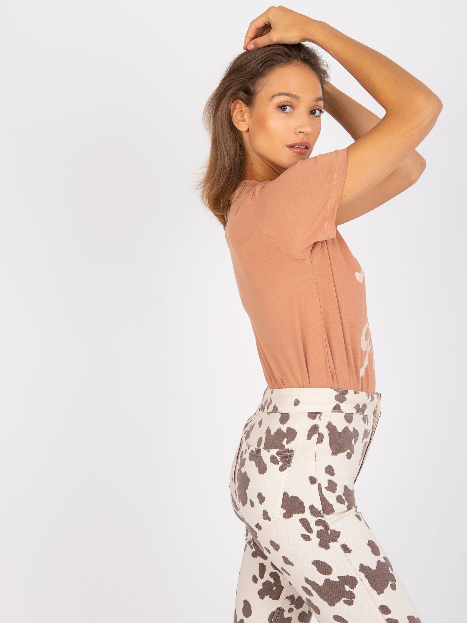 Camelowy t-shirt damski