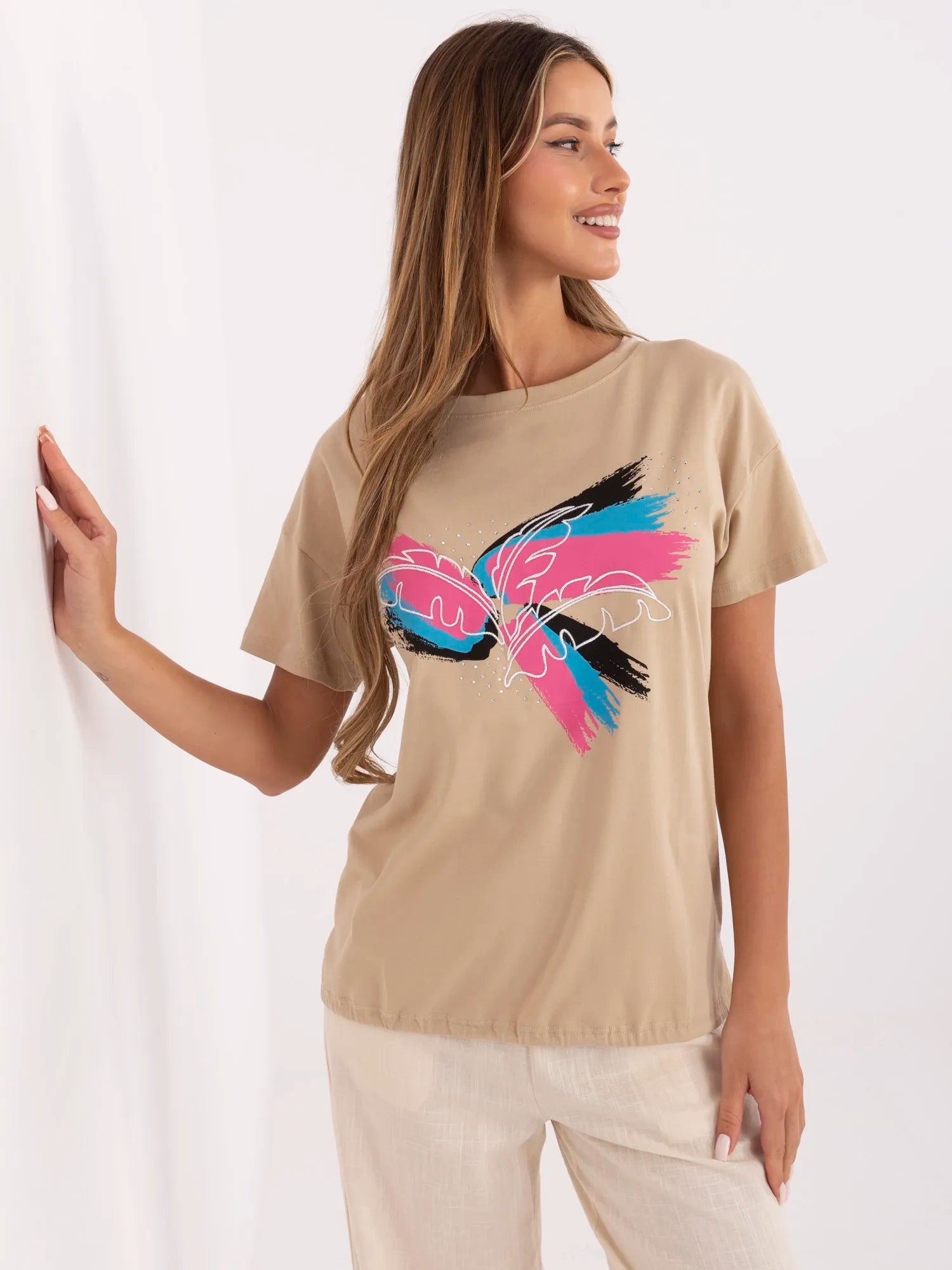Camelowy damski t-shirt z okrągłym dekoltem
