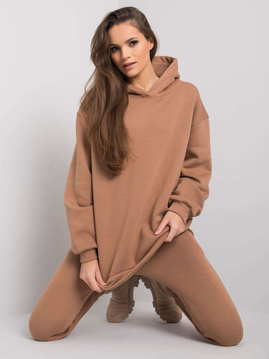Camelowy dresowy komplet ze spodniami