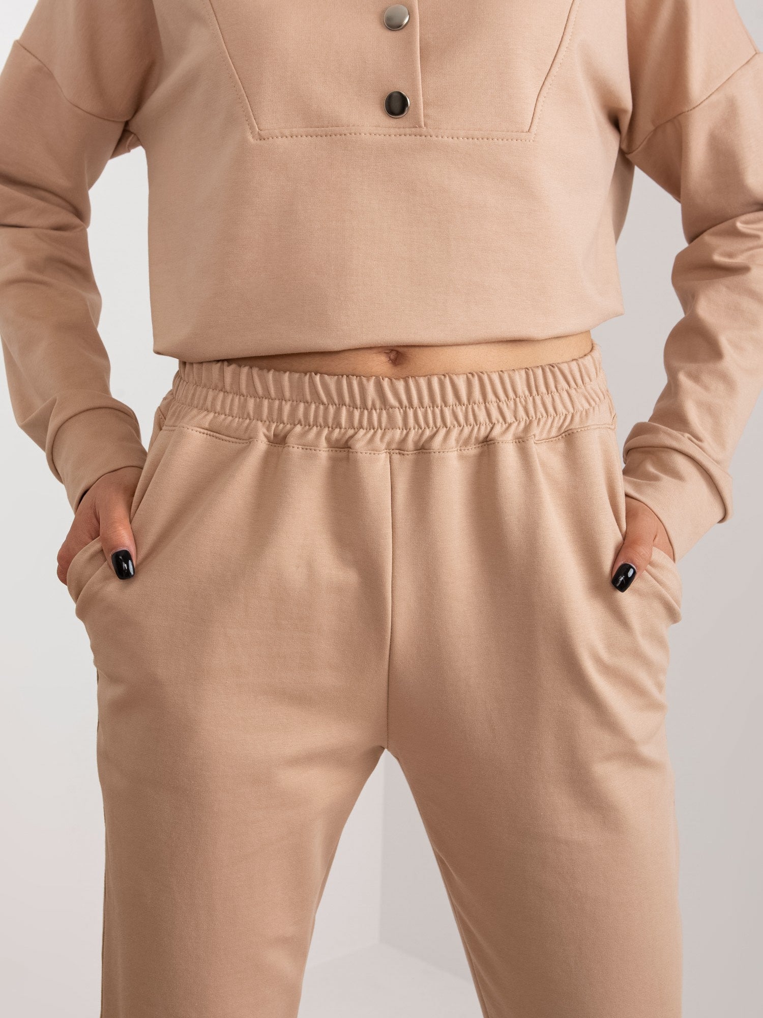 Camelowy komplet casualowy z bluzą
