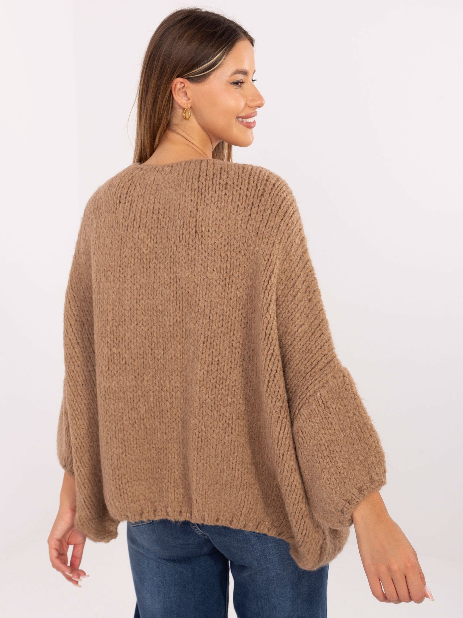 Camelowy damski kardigan o kroju oversize