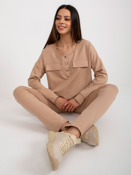 Camelowy komplet casualowy ze spodniami
