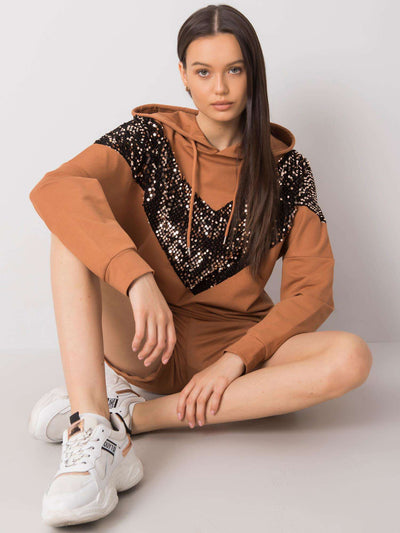 Camelowy damski komplet z cekinami