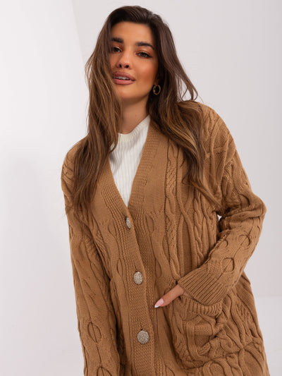 Camelowy rozpinany sweter w warkoczowe wzory