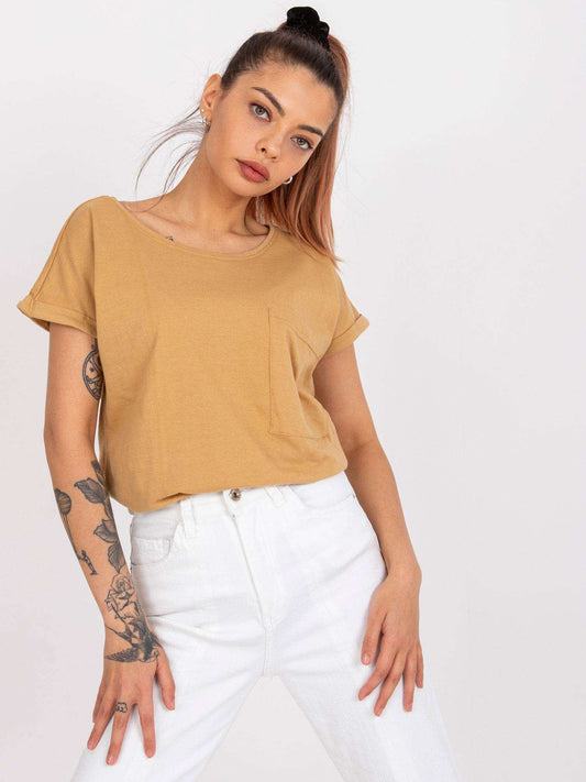 Camelowy bawełniany t-shirt damski z kieszenią